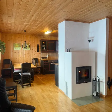 Apartamento Cozy 3-bedroom Near *