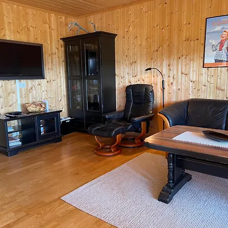 Apartment Cozy 3-bedroom Near