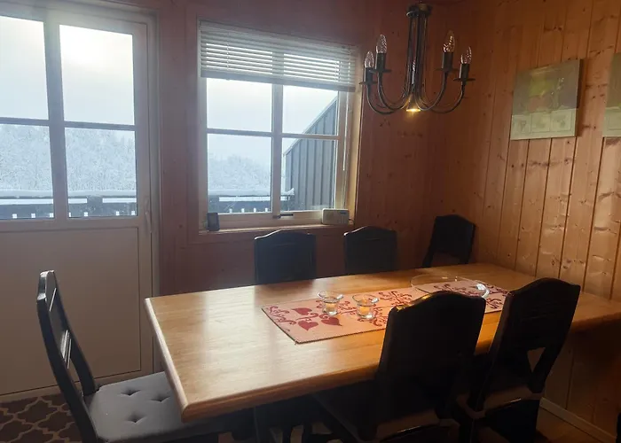 Cozy 3-bedroom Near