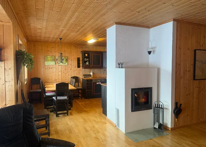 아파트 Cozy 3-bedroom Near *